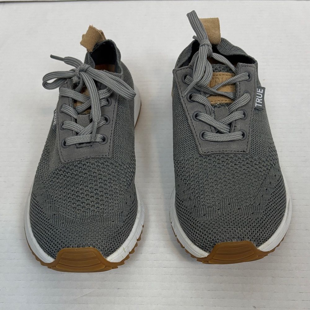 Unisex True Gray cloth  spikeless golf shoes women’s 7/men’s 5